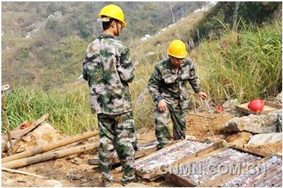 芳草無(wú)情綠意在 野外地勘勁正酣